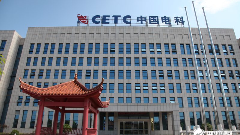 在批量采购高频PCB电路板时，以下因素至关重要：
