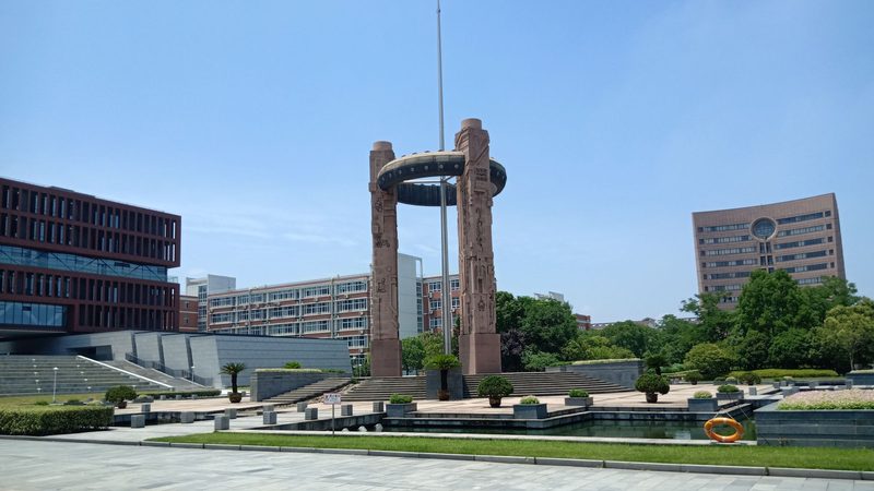 快恢复二极管HER107与ES1J：性能对比与选型要点