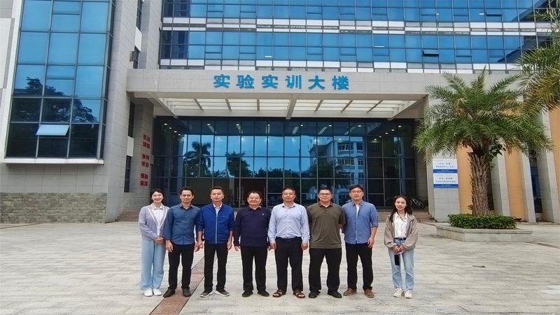 连接器：搭建现代电子设备的桥梁**