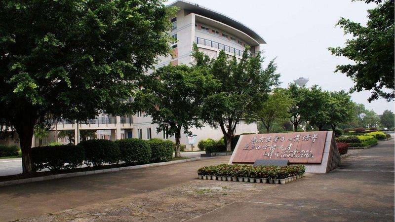设备参数对比：电子科技公司如何避免误判**